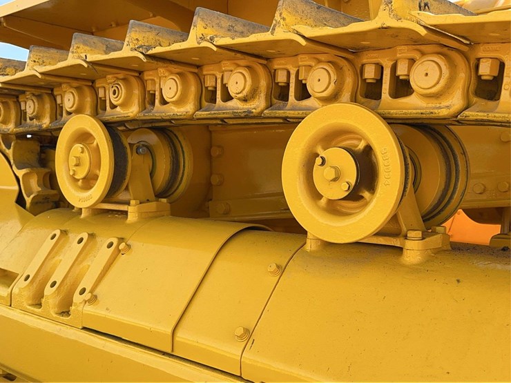 caterpillar-seventy-gas---complete-nut-and-bolt-restoration!-image-17