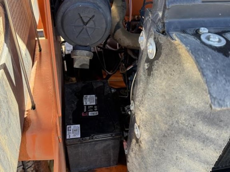 lay-mor-sm-300-3-wheel-broom-image-35