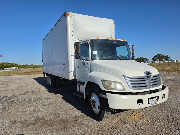2007-hino-268-image-22