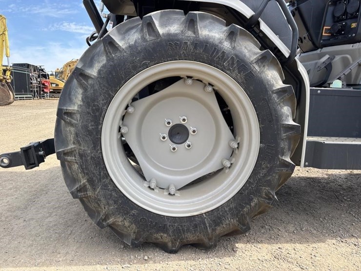2023-monarch-mkv-tractor-image-25