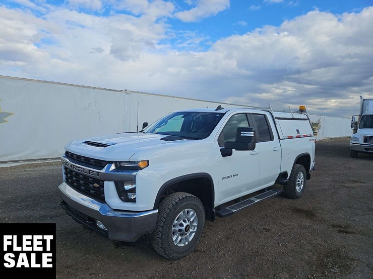 2022-chevrolet-silverado-2500hd-image-1