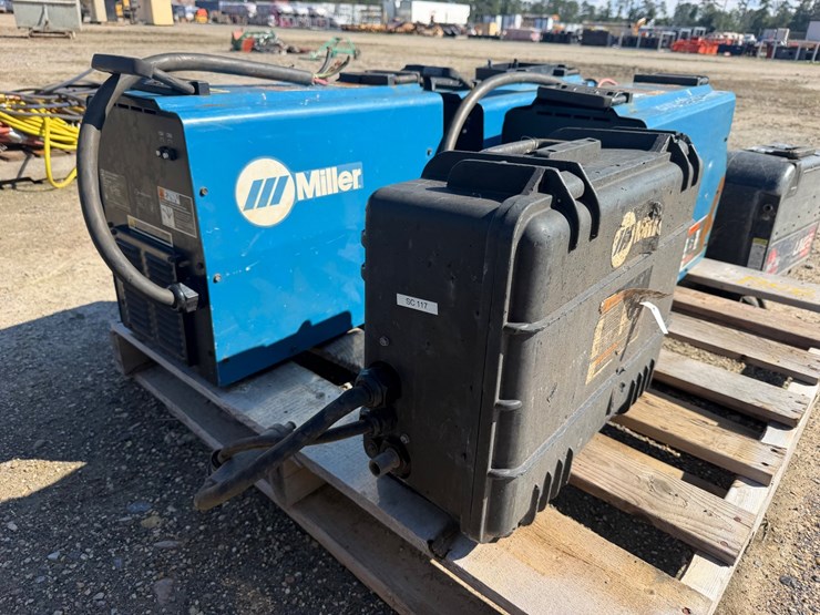 #7514-•-miller-xmt-304-dc-inverter-arc-welder,-miller-suitcase-12rc,-24-volt-wire-feeder-image-5