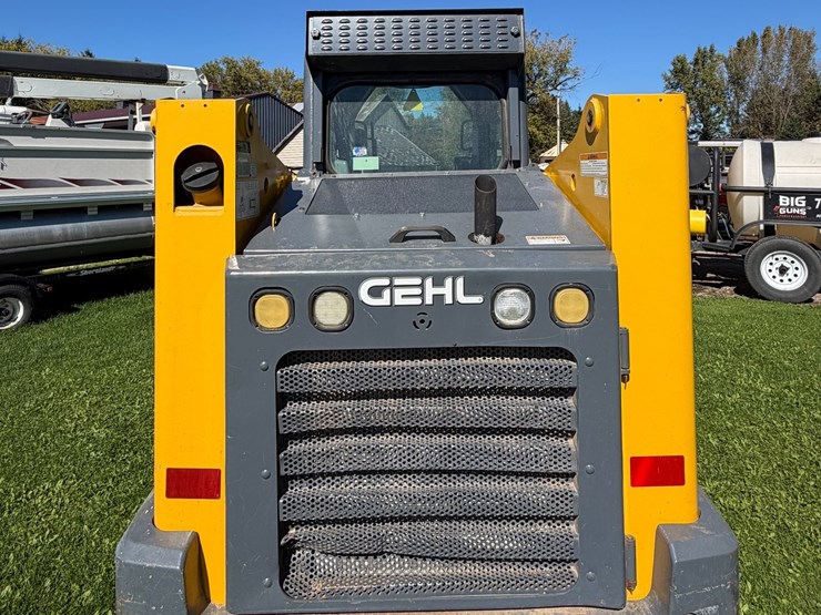 2018-gehl-r220-image-4