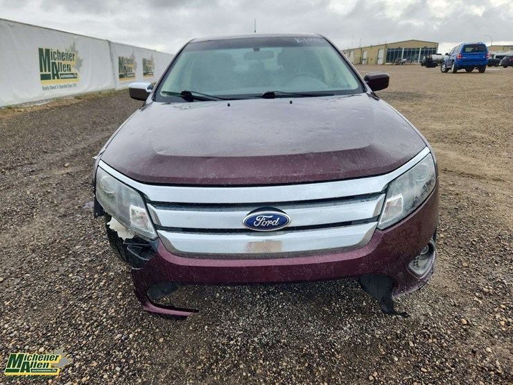 2012-ford-fusion-se-image-8