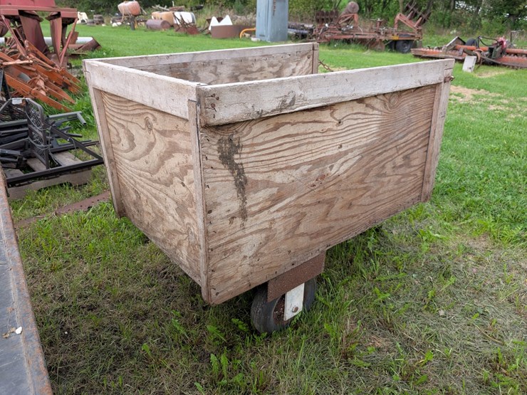 #4059-•-3-wheel-feed-cart-image-2