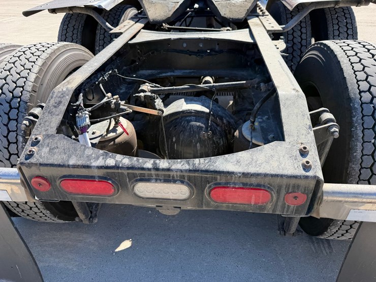 2020-peterbilt-389-image-35