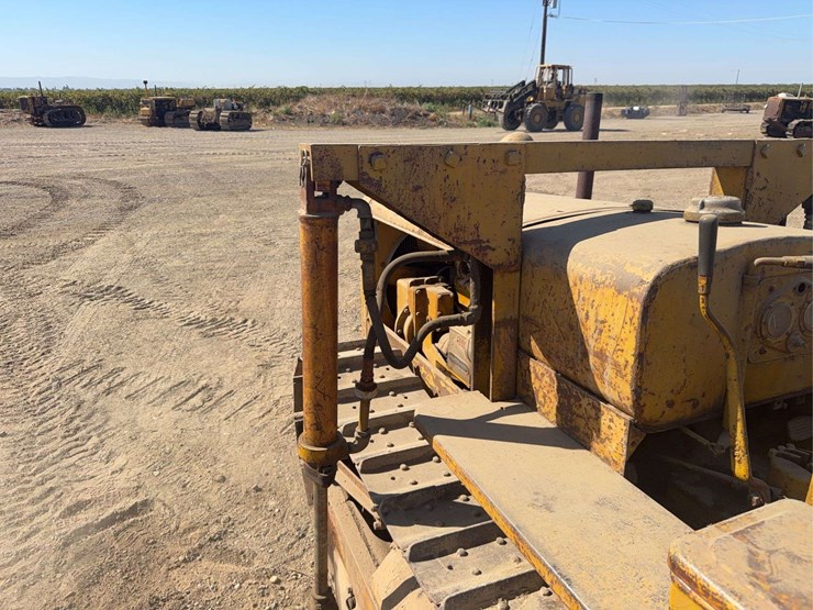 caterpillar-r2-image-40