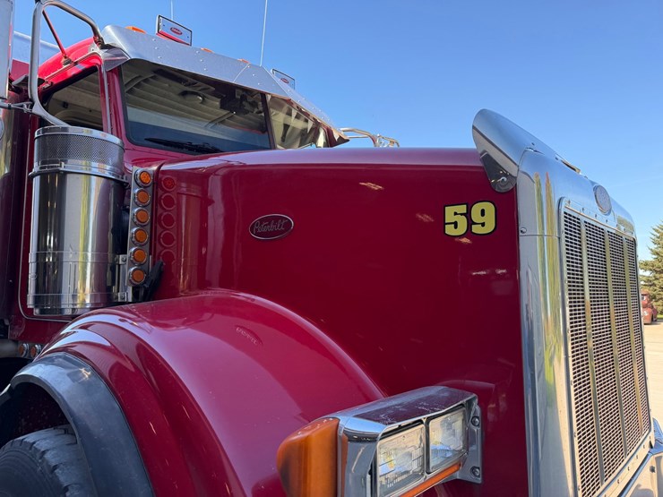 2005-peterbilt-378-image-24