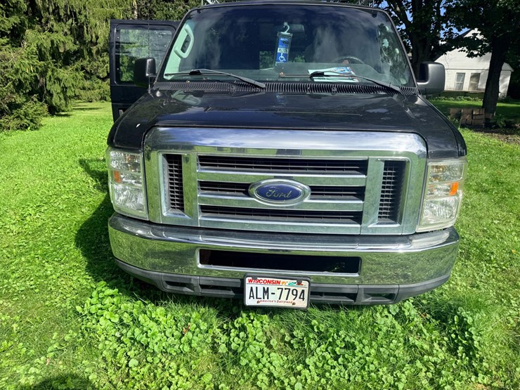 2013-ford-cargo-image-27