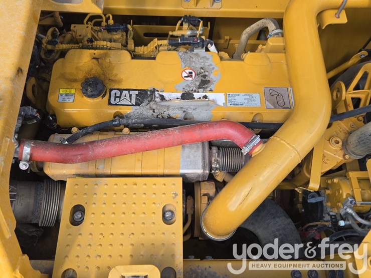 2018-caterpillar-352-image-68