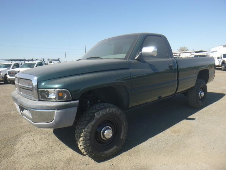 1994-dodge-ram-2500-image-1