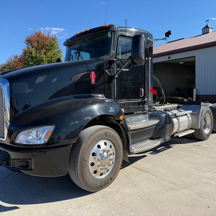 #1728 • 2012 Kenworth Day Cab Truck Tractor