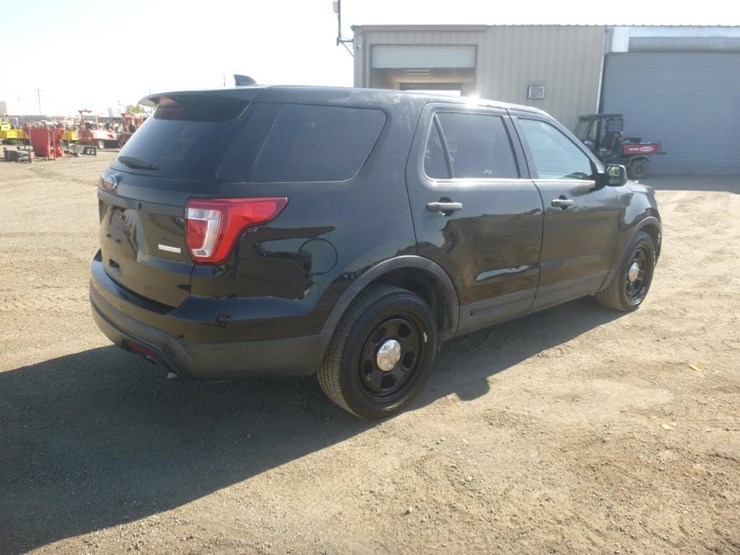 2016-ford-explorer-image-2