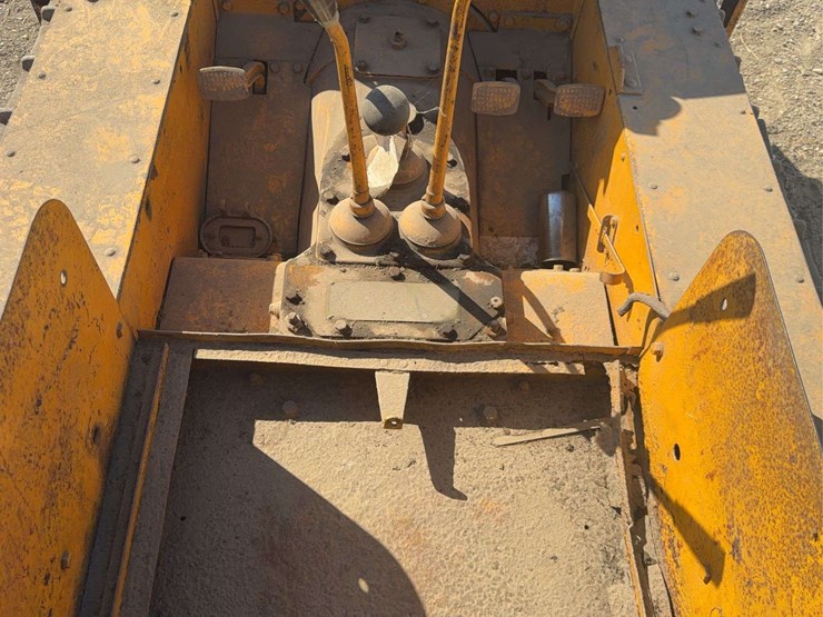 caterpillar-ten-image-33