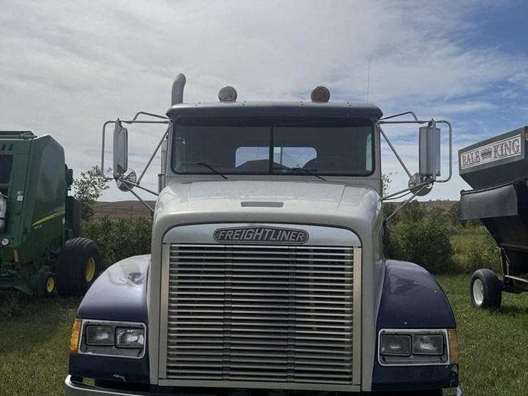 freightliner-truck-image-8