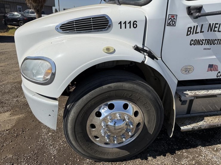 2016-freightliner-mechanics-truck-image-10