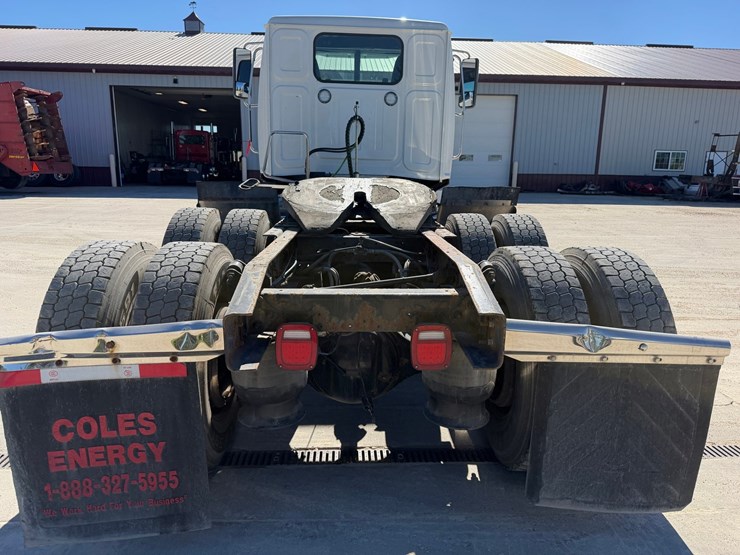#1726-•-2019-western-star-day-cab-truck-tractor-image-4