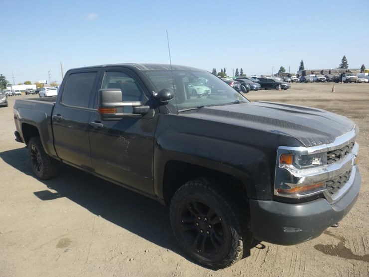 2018-chevrolet-1500-image-3