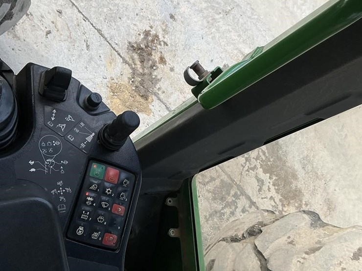 2023-deere-648l-ii-image-15