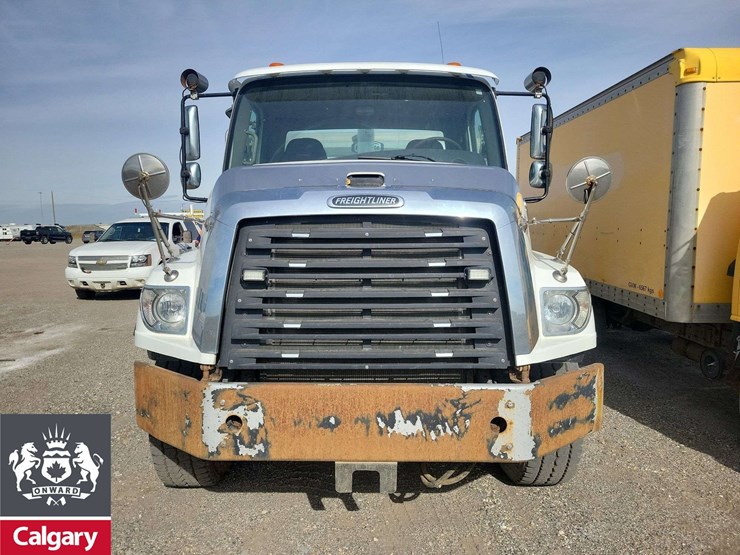 2016-freightliner-114sd-image-5