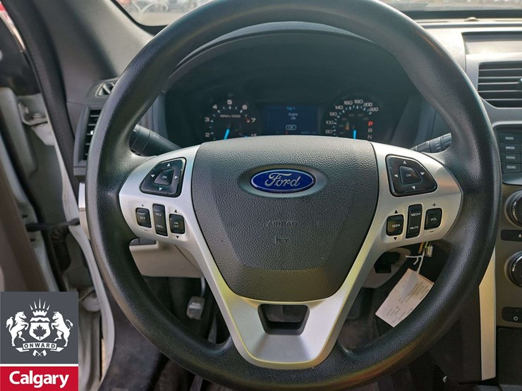 2015-ford-explorer-image-18