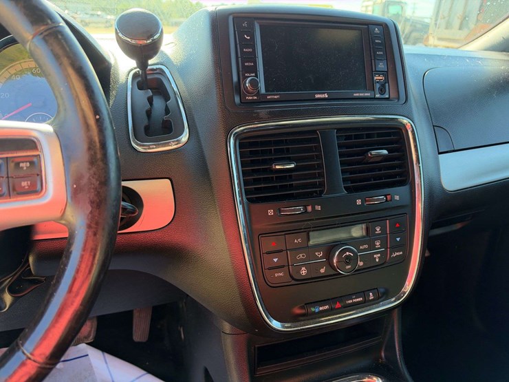 2019-dodge-grand-caravan-gt-image-12