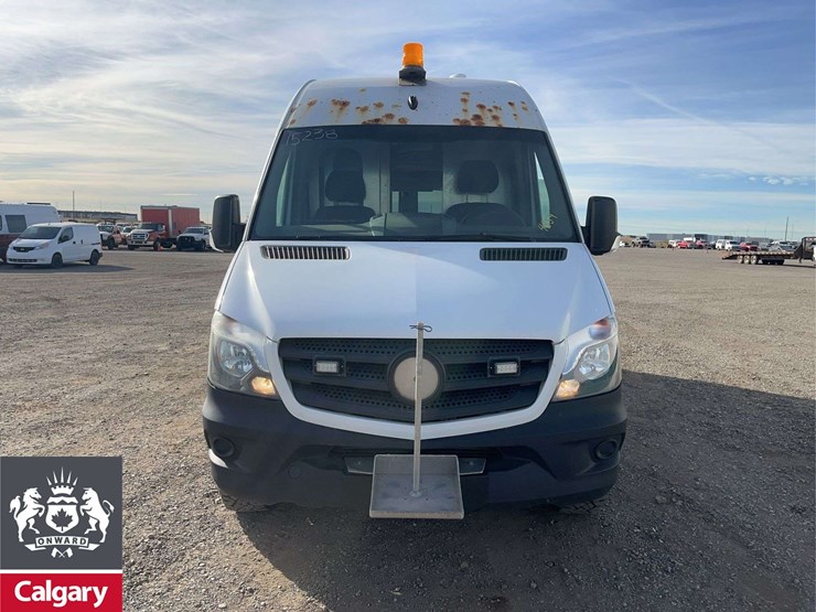 2016-mercedes-benz-sprinter-3500-image-8