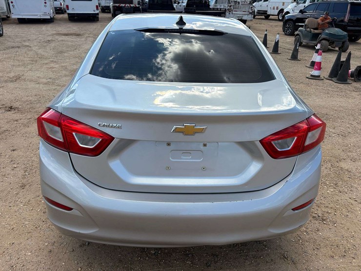 2017-chevrolet-cruz-4-door-sedan-(231,913-miles)-image-6