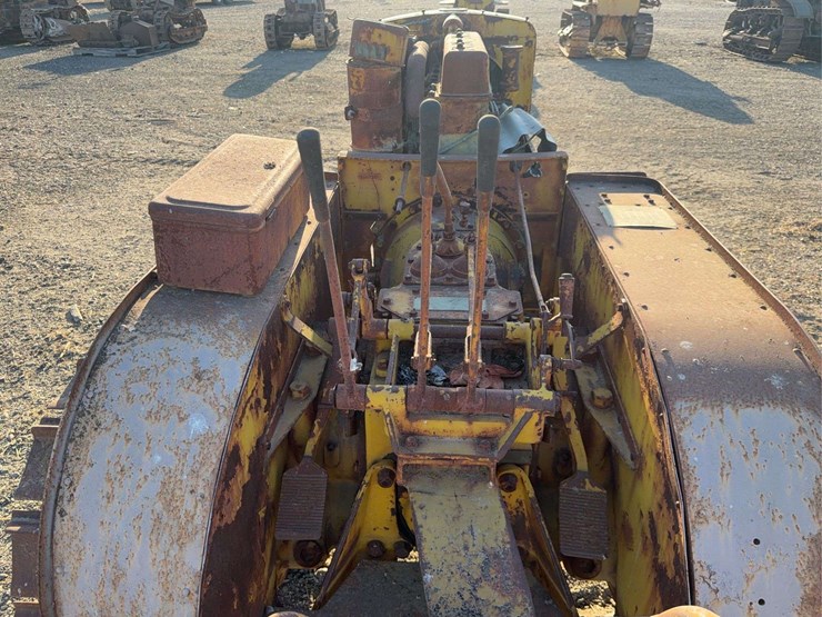 caterpillar-twenty-two-image-15