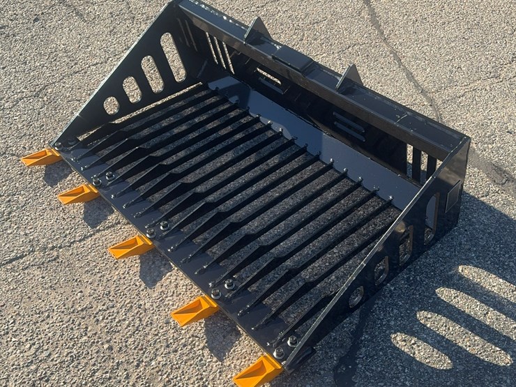 future-mini-skid-steer-rock-bucket-image-2