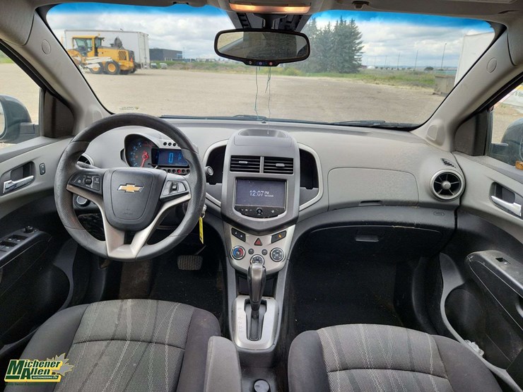2015-chevrolet-sonic-lt-image-20