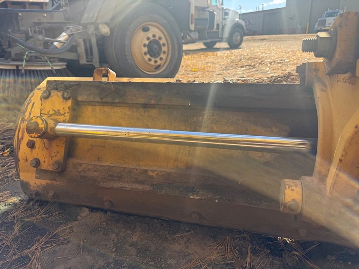 #3534-•-komatsu-gd305a-motor-grader-image-41