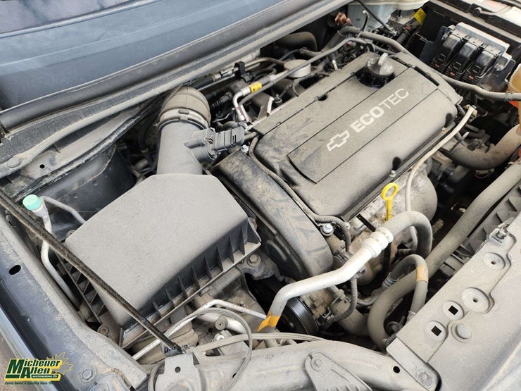 2015-chevrolet-sonic-lt-image-30