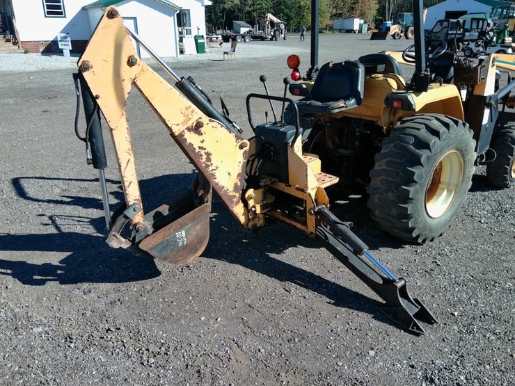 cub-cadet-408-backhoe-attachment-image-1