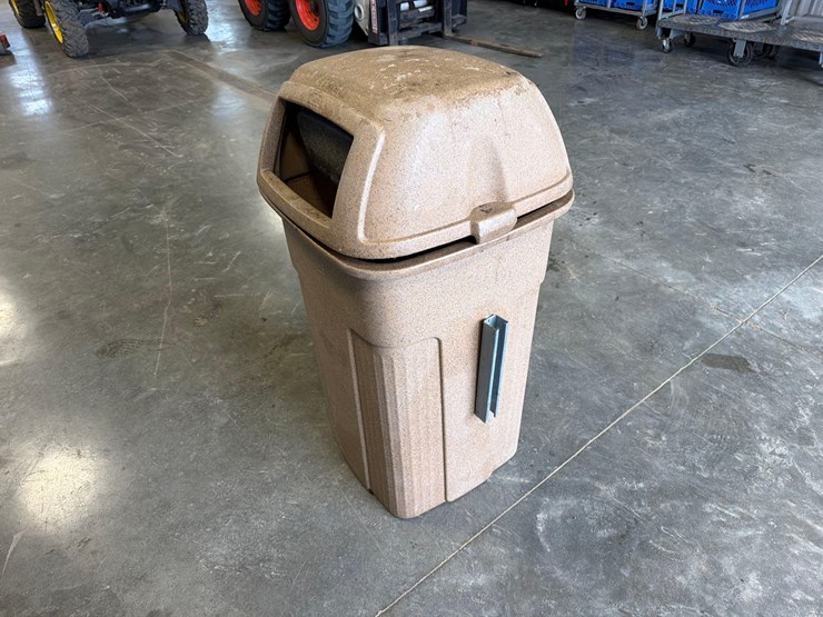 toter-garbage-can-image-3