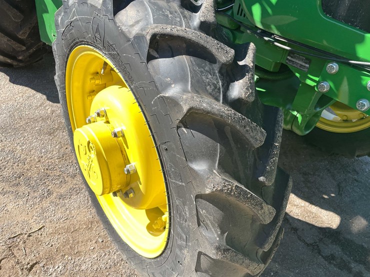 2024-john-deere-5075e-image-27