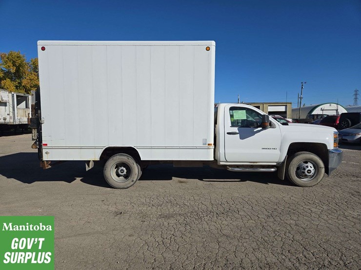 2017-chevrolet-silverado-3500hd-image-7