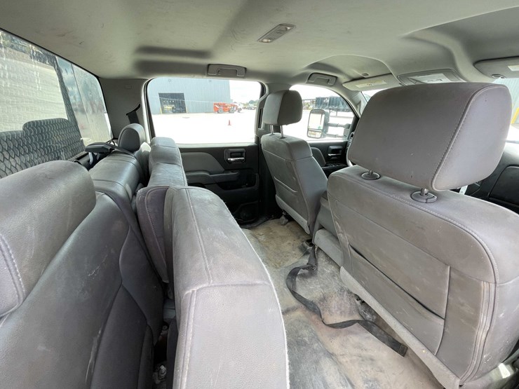 2018-chevrolet-3500-image-68