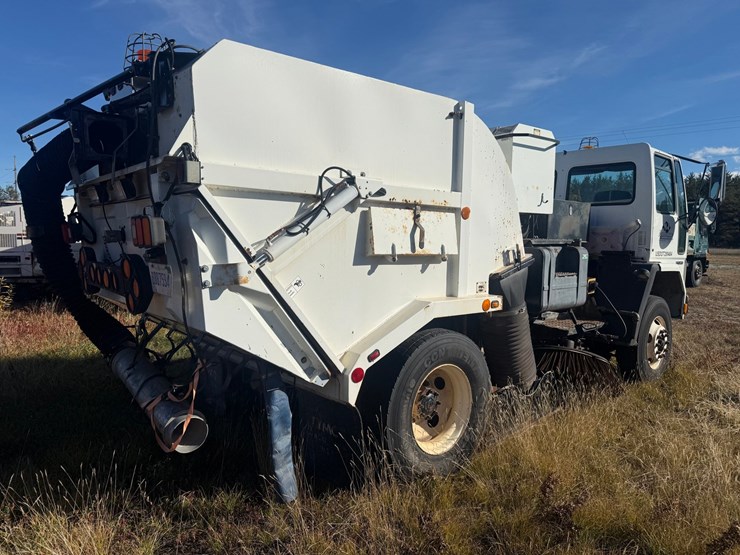 2002-freightliner-fc70-image-5