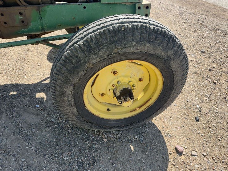 john-deere-820-image-19