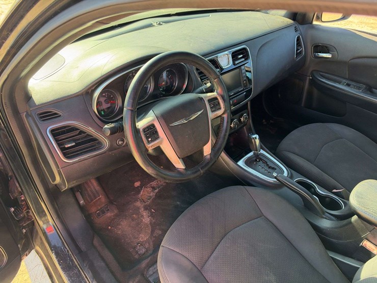 2014-chrysler-200-s-4-door-sedan-(150,748-miles)-image-11