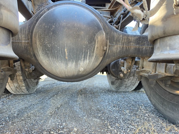 2016-freightliner-columbia-120-image-90