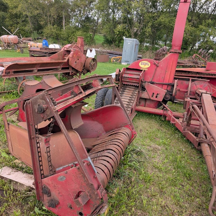 #4050 • Gehl Forage Harvester