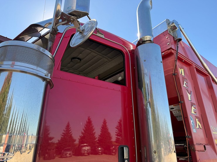 2005-peterbilt-378-image-12