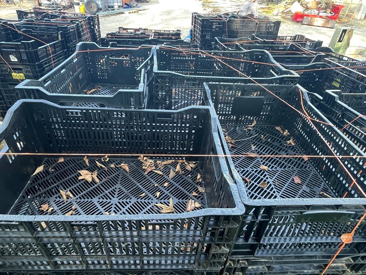 #3223-•-pallet-of-stackable-poly-crates-image-3