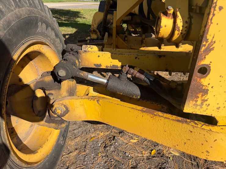 #3534-•-komatsu-gd305a-motor-grader-image-14