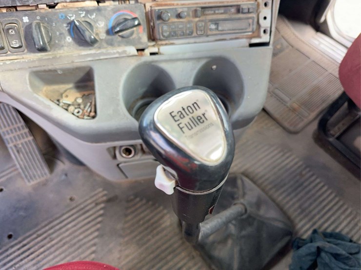 2003-freightliner-columbia-120-image-33