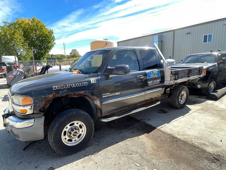 2004-gmc-2500hd-image-2