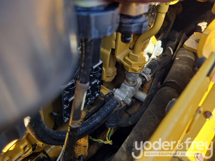 2021-caterpillar-d4-lgp-image-52