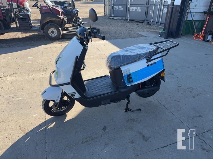 2026-sdlanch-irmoto-two-wheeled-electic-scooter-11048-image-1